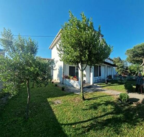 Casa con 6 locali in vendita in Viale delle Regioni, Comacchio