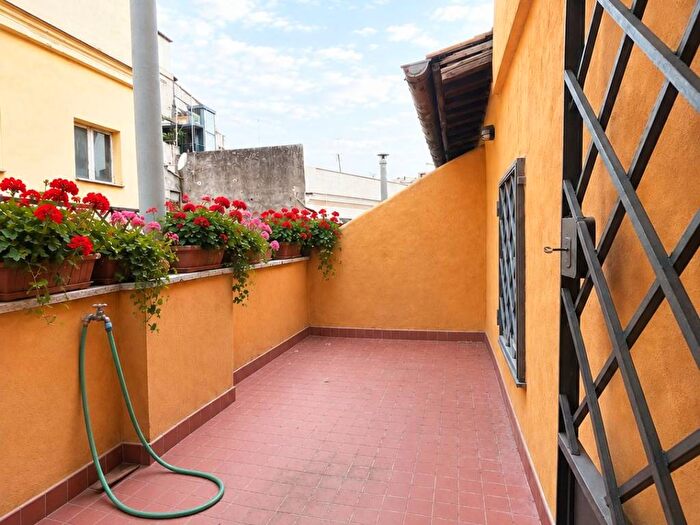 Appartamento trilocale in affitto in Vicolo del Cinque, Trastevere, Roma