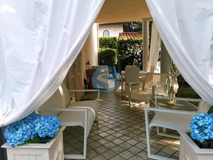 Appartamento con 7 locali in affitto in Pietrasanta