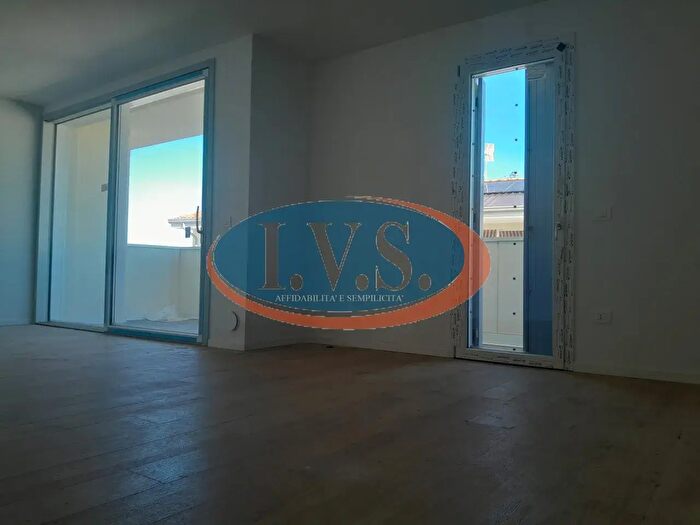 Appartamento trilocale in vendita in Via d Cattaneo, Montegalda