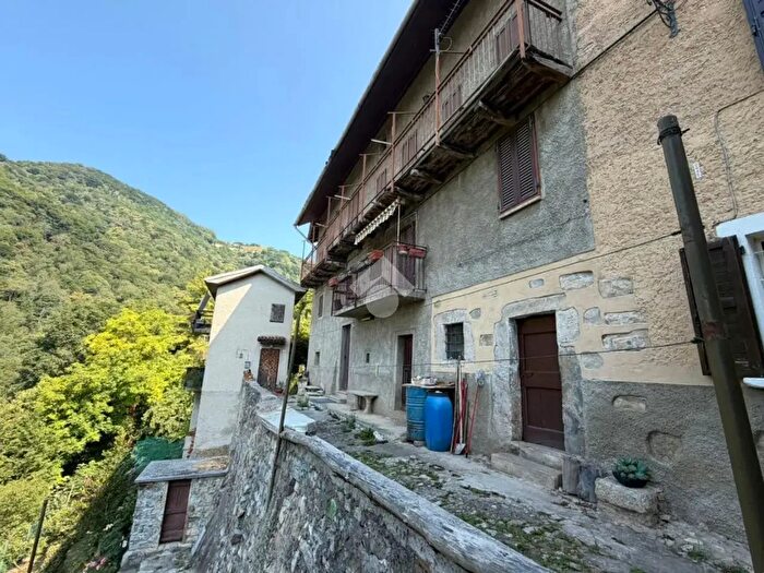 Casa quadrilocale in vendita in Via Martiri della Libertà, Torre De' Busi