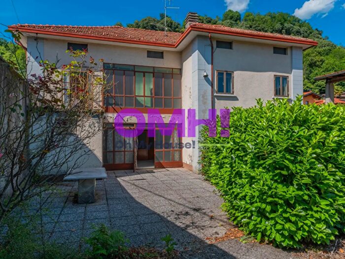 Casa quadrilocale in vendita in Via Giuseppe Verdi, Cittiglio