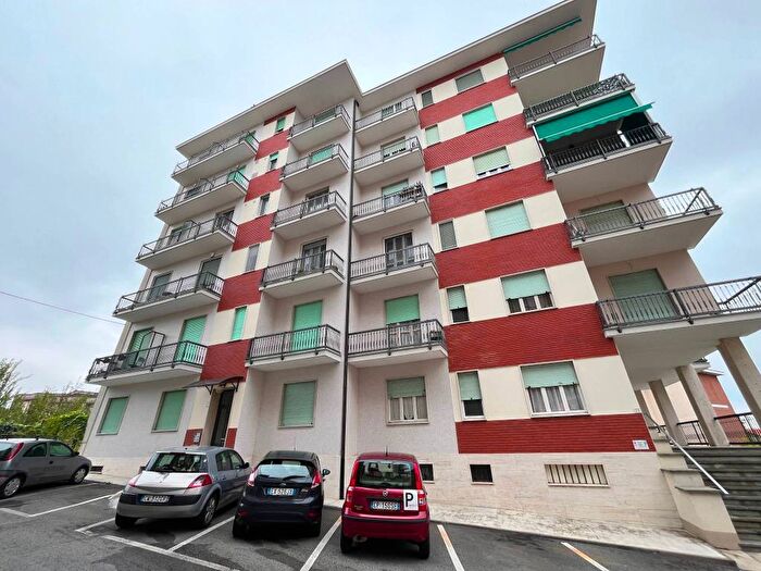 Appartamento trilocale in affitto in Strada Baldissero, Semicentro, Chieri
