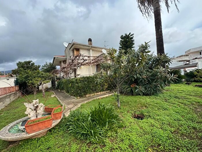 Casa con 9 locali in vendita in Via Rinaldo Miceli Snc, Lamezia Terme