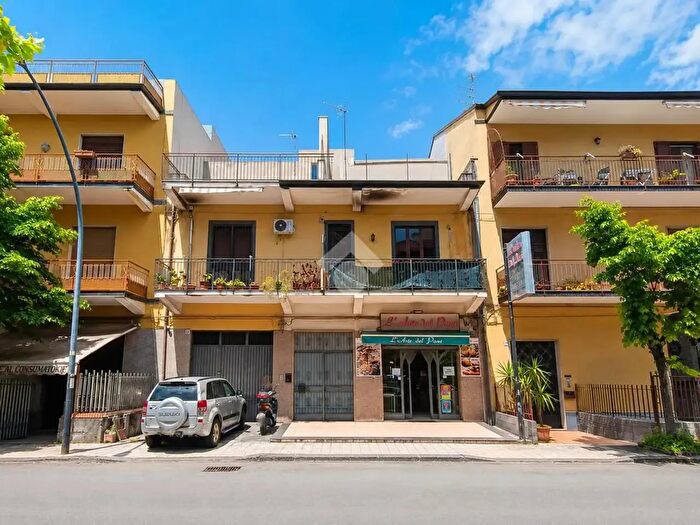 Appartamento con 6 locali in vendita in Via della Regione, San Giovanni La Punta