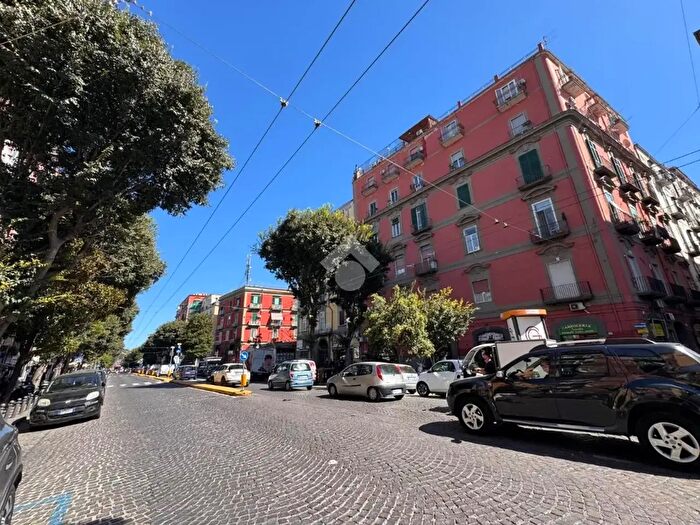 Appartamento con 5 locali in vendita in Via Foria, Napoli