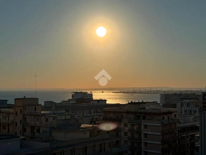 Appartamento trilocale in vendita in Via Lucania, Taranto
