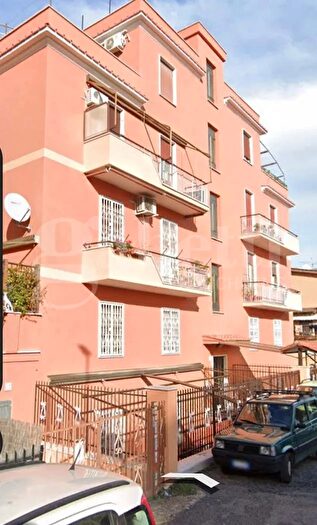 Appartamento trilocale in vendita in Via dei Pioppi, Roma