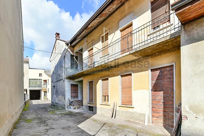 Casa con 6 locali in vendita in Seveso