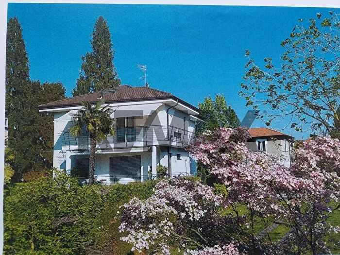 Casa con 9 locali in vendita in Via Muratori, Varese
