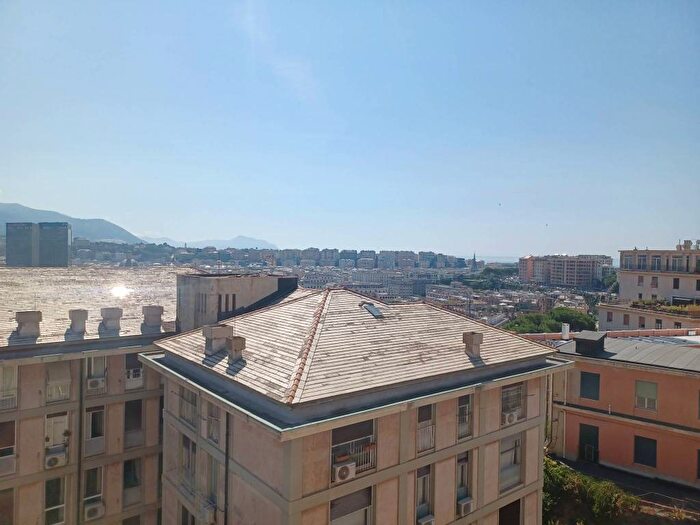 Appartamento trilocale in affitto in Via dei Sansone, Carignano, Genova