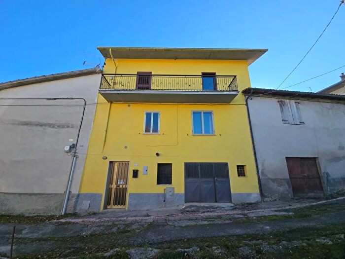 Casa quadrilocale in vendita in Via Morrone Snc, Tornimparte