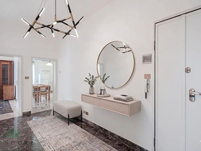 Appartamento trilocale in vendita in Via Dagnini Bologna, Bologna