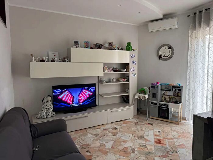Appartamento trilocale in vendita in Via Oberdan, Noicattaro