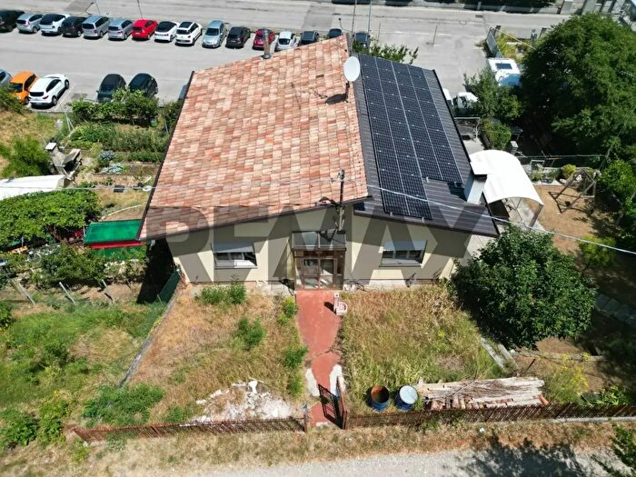 Appartamento con 5 locali in vendita in Via Merlana, Pederobba