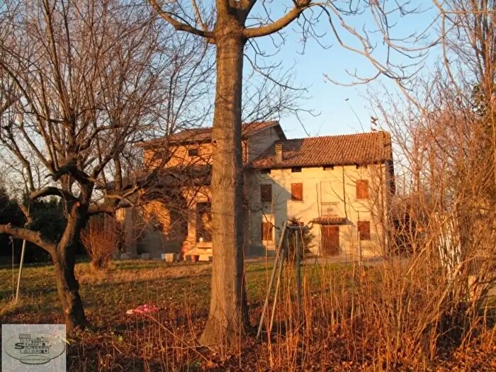 Casa con 20 locali in vendita in Formigine