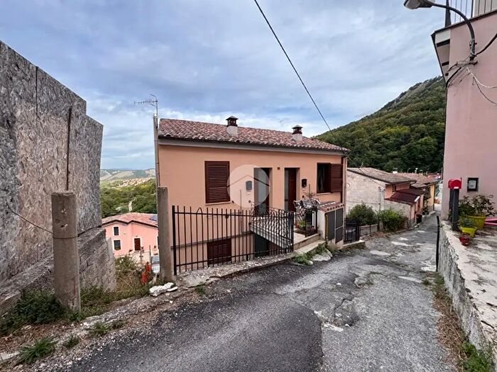 Appartamento trilocale in vendita in Via Ripa, L'Aquila