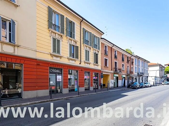 Appartamento quadrilocale in vendita in Via Carlo Prina, Monza