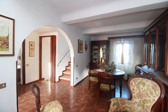 Casa con 5 locali in vendita in Sovicille