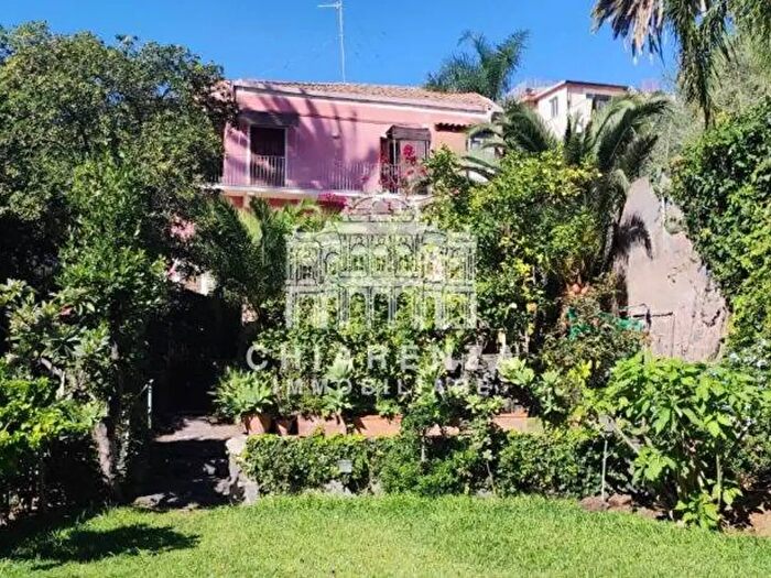 Appartamento bilocale in affitto in Via Provinciale, Aci Castello