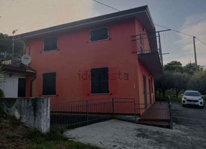 Appartamento con 8 locali in vendita in Sarzana