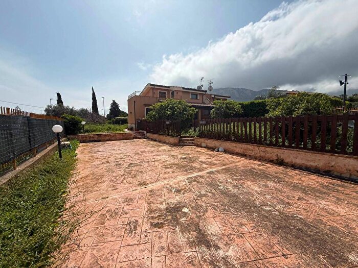 Casa con 6 locali in affitto in Strada Comunale Chiesazza Sperone, Torre Colonna Sperone, Altavilla Milicia