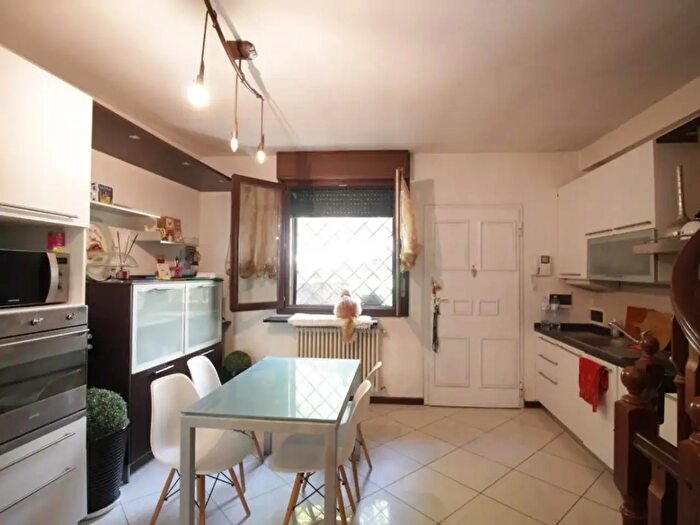Appartamento quadrilocale in vendita in Via Molino di Pescarola, Bologna
