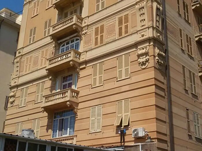 Appartamento trilocale in vendita in Viale Hanbury, Alassio