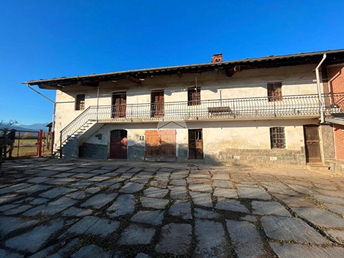 Casa con 6 locali in vendita in Via Becetto, Barge