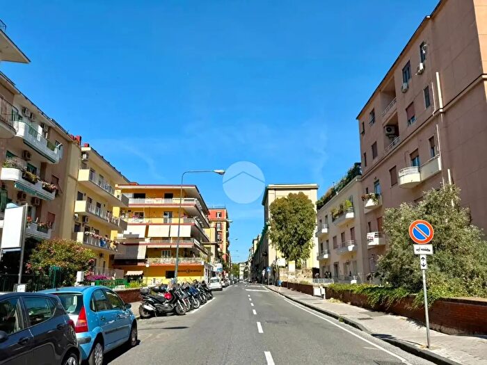 Appartamento con 6 locali in vendita in Via Michelangelo Schipa, Napoli