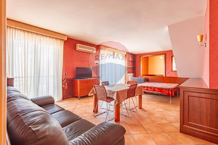 Appartamento quadrilocale in vendita in Via Pompeo Sarnelli, Polignano A Mare