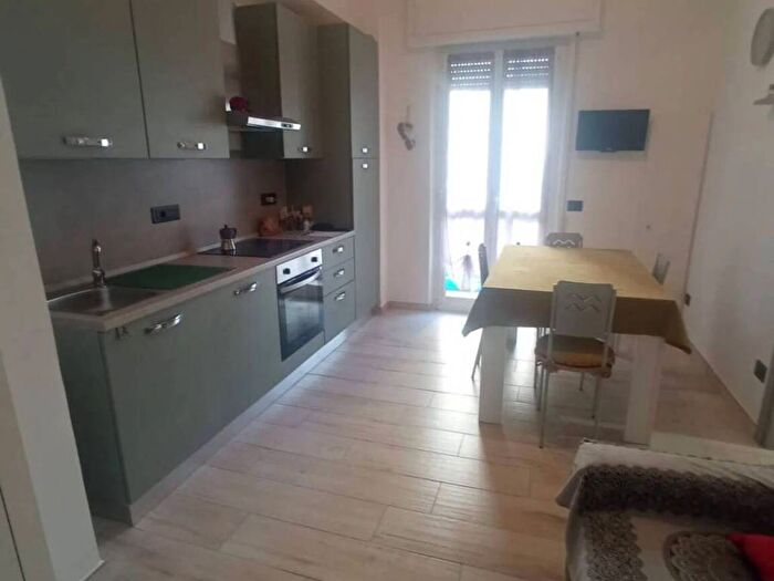 Appartamento trilocale in affitto in Centro, Albenga