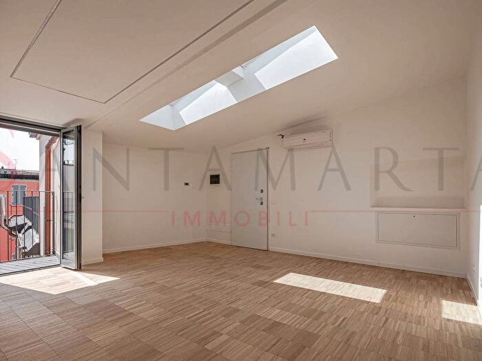 Casa trilocale in affitto in Via delle Forze Armate, Gambara, Milano