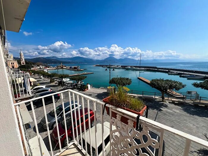 Appartamento quadrilocale in vendita in Lungomare Marconi, San Giovanni A Piro