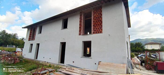 Casa con 5 locali in vendita in Via per Corte Mei Capannori, Capannori