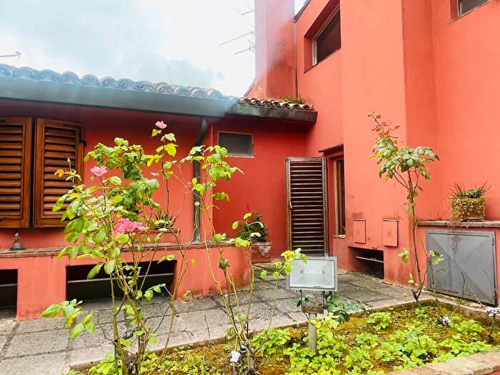 Casa con 10 locali in vendita in Via Montegallo, Osimo