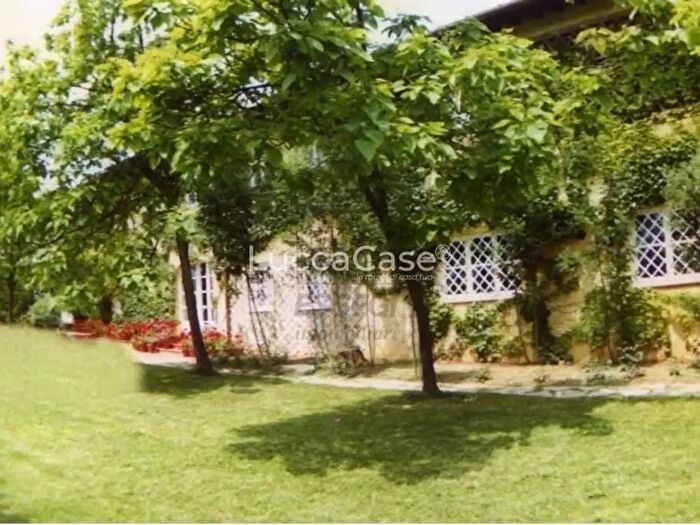 Casa con 11 locali in vendita in Capannori
