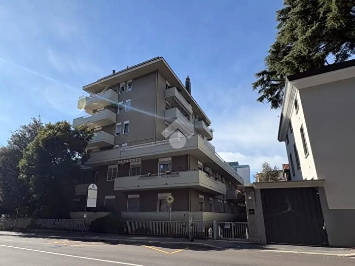 Appartamento quadrilocale in vendita in Via Alberto da Giussano, Legnano