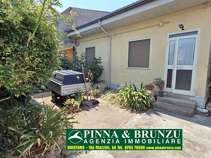 Casa con 5 locali in vendita in Via Azuni, Nurachi