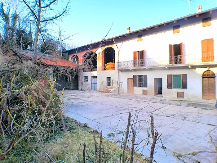 Casa con 11 locali in vendita in Gabiano