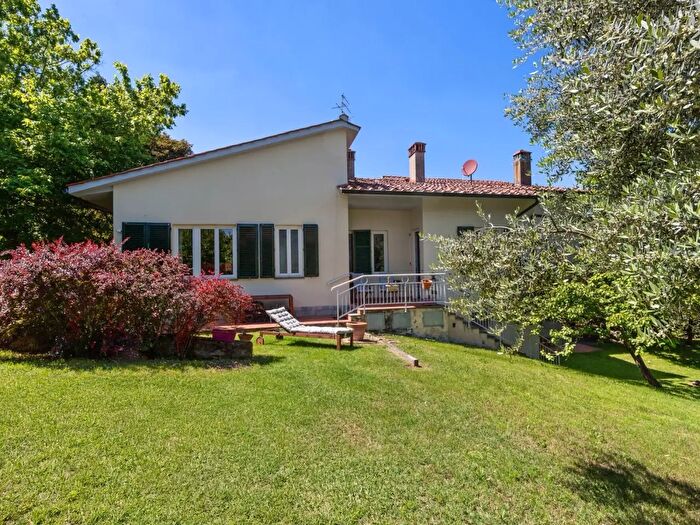 Casa con 6 locali in vendita in Via Torta, Bagno A Ripoli