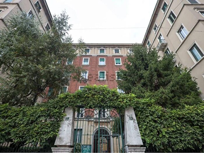 Appartamento trilocale in affitto in Alzaia Naviglio Pavese, Navigli Darsena, Milano