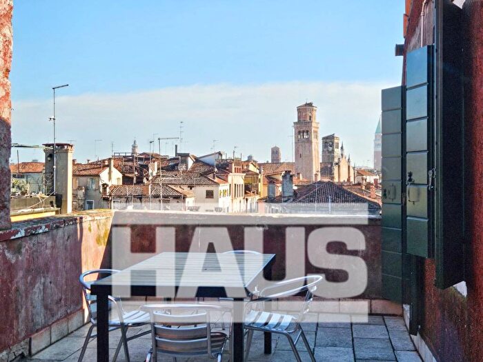 Casa con 5 locali in affitto in Santa Croce, San Polo, Venezia