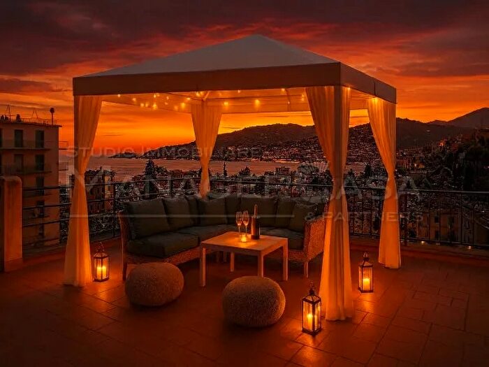 Appartamento con 5 locali in vendita in Via Privata San Rocco, Rapallo