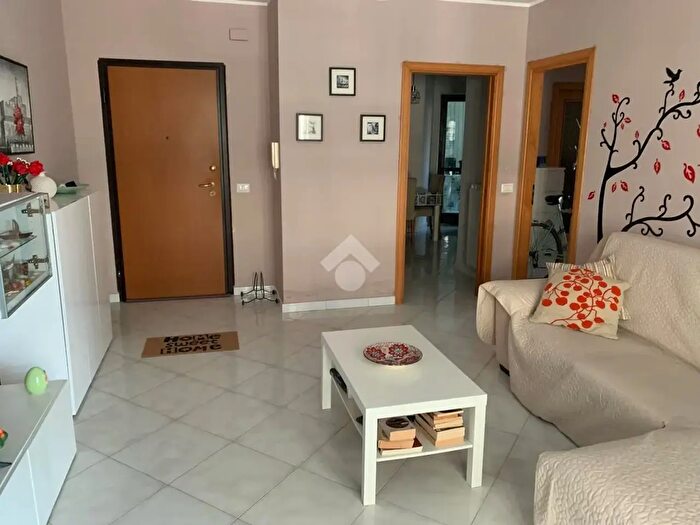 Appartamento con 5 locali in vendita in Via Renato Iaselli, Caserta