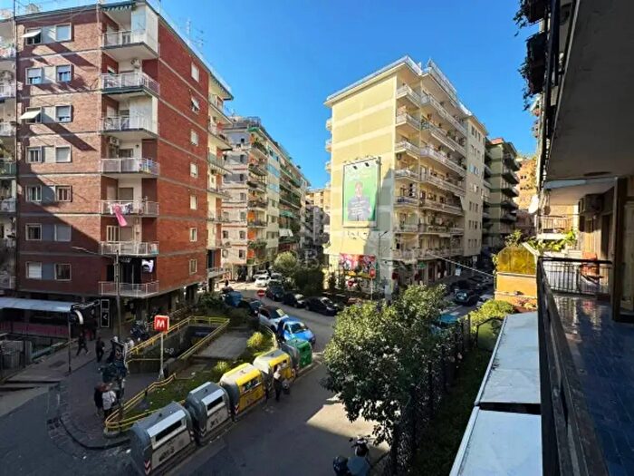 Appartamento con 5 locali in vendita in Via Giulio Palermo, Napoli