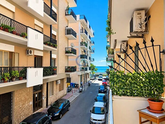 Appartamento trilocale in affitto in Via Giovanni Caboto, Catanzaro