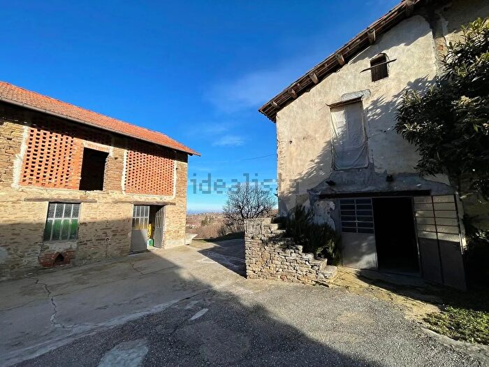 Casa con 12 locali in vendita in Cossano Belbo