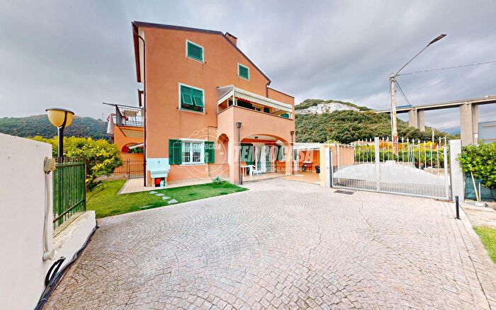 Appartamento trilocale in vendita in Regione Corte, Pietra Ligure