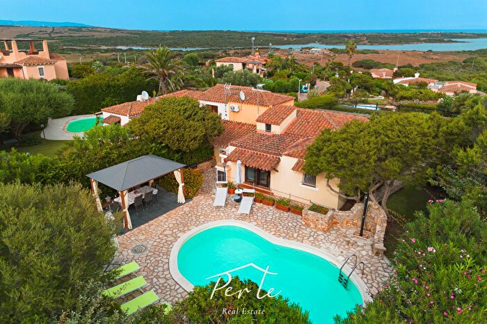 Casa con 5 locali in vendita in Via Monte Arcosu, Stintino